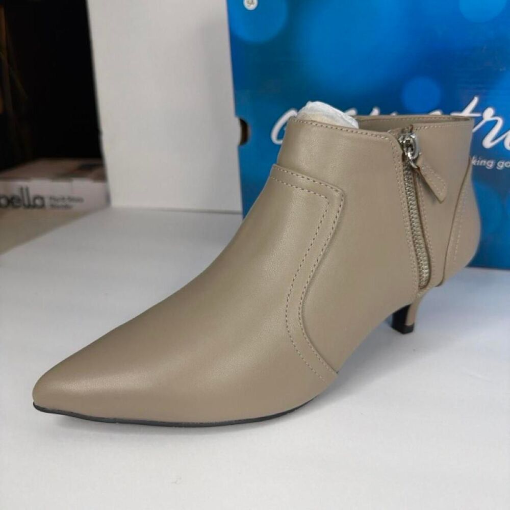 Easy-street Women's Tan and Cream Boots
